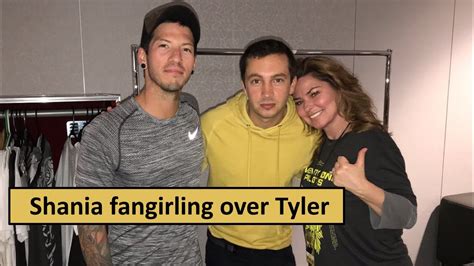 Shania Twain Fangirling Over Tyler Joseph From Twenty One Pilots Youtube