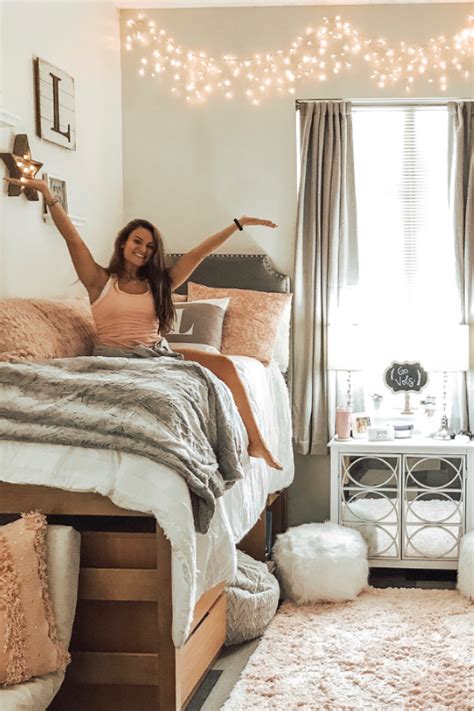 16 Really Cute And Cozy Ways To Make Your Dorm Room Homey Cozy Dorm