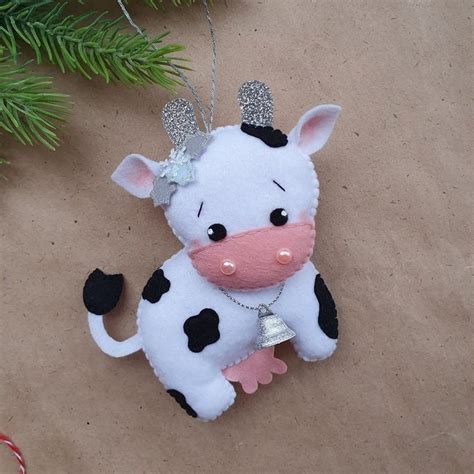 From adorable snowmen to big wreaths, to my favorite artificial tree, i cannot recommend enough a trip to costco to help kick up your christmas spirit this year. Cow christmas ornaments farm decor Christmas tree ornament ...