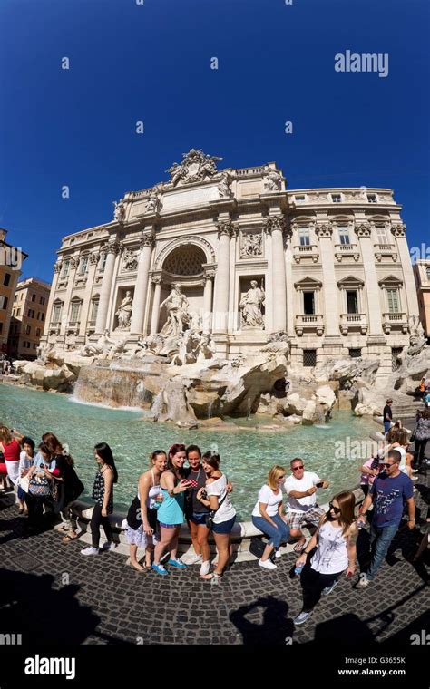 Crowds Of Tourists At The Trevi Fountain Rome Italy Stock Photo Alamy