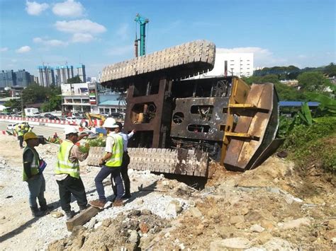 Any inconvenience caused is much regretted and. Crawler crane collapsed at construction site in SUKE ...