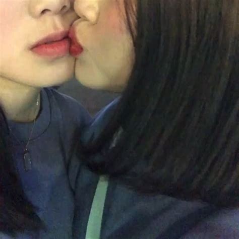 𝕔𝕙𝕒𝕚𝕪𝕦𝕟𝕜𝕚 ︴lesbian Couple [vídeo] Em 2020 Casal Ulzzang Casal De Coreanos Casais Lésbicos Fofos