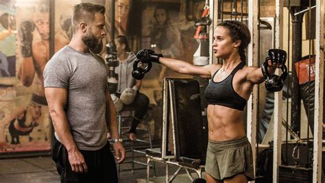 Alicia Vikander S Tomb Raider Trainer Reveals How She Got Her Lara Croft Body Hollywood Reporter