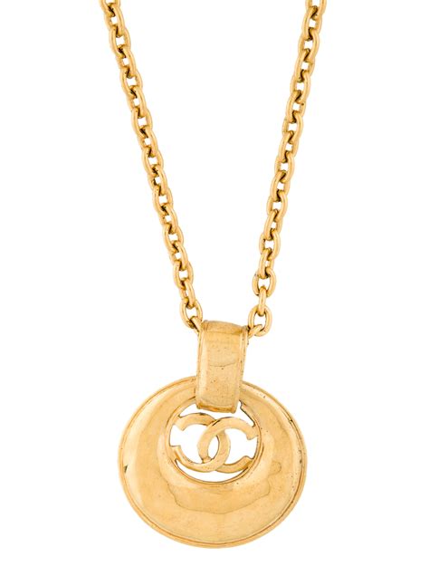 Chanel Vintage Diamond Shaped Cc Pendant Necklace Gold Tone Metal