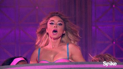 Sarah Hyland Lip Sync Gifs Get The Best Gif On Giphy
