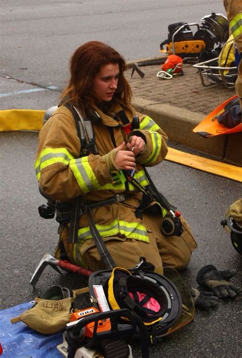 Female Firefighterpyrothermgr Fire Protection ΠΥΡΟΣΒΕΣΤΙΚΑ 36