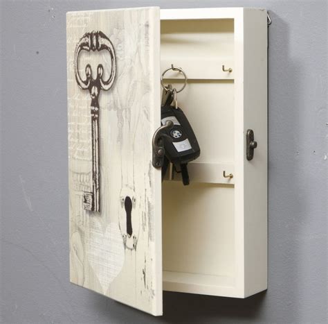 This combination mail and key holder offers organization and a touch of rustic farmhouse charm all at the same time. Antique Key Holder Wall | Interior Design Ideas