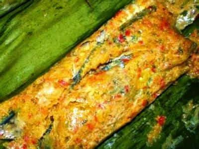 Cita rasa khas daging ikan yang kerap dijadikan bahan utama juga menambah kenikmatan siomay. Resep Pepes Ikan Teri Basah - Pelajari panduan cara membuat pepes ikan teri basah bumbu kuning ...