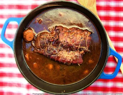 Rôti de sanglier fondant mijoté en cocotte marinade aux épices