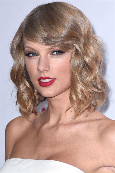 Taylor Swifts Top Red Lip Moments Elle Australia