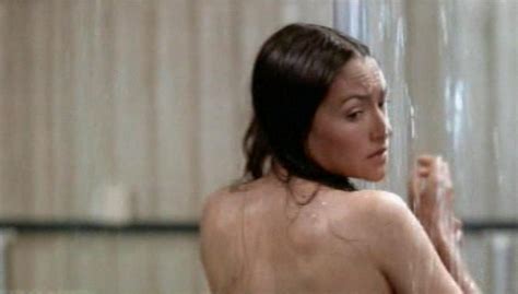 Olivia Hussey Nue Dans Escape 2000
