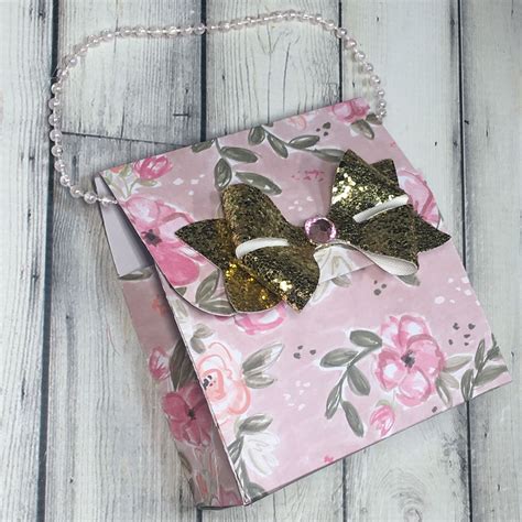 Maybe you would like to learn more about one of these? Gift card holder, craftpurge on youtube! Gift card ideas, handmade giftbag, card holder | Gift ...