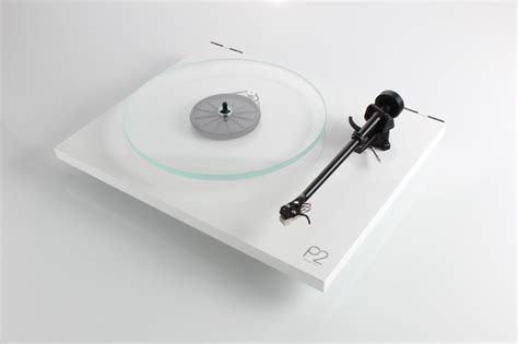 Rega Planar 2 Turntable With Rb220 Tonearm And Carbon Cartridge Galen