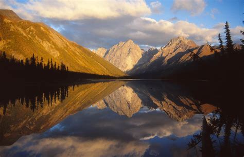 Come enjoy the reserve & the park at riverbridge! Nahanni National Park Reserve, Northwest Territories ...