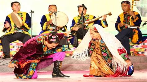 Uyghur folk song Ay xénim süzük chiray YouTube