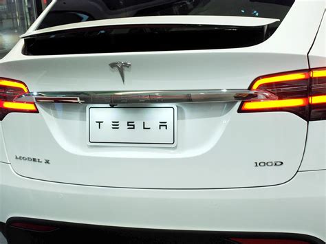 Tesla Richiama Due Milioni Auto In Usa Per Lautopilot