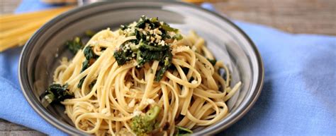 Le linguine con acciughe e cime di rapa sono un primo piatto tipico della puglia e di tutta la cucina meridionale: Linguine con cime di rapa e acciughe | Agrodolce