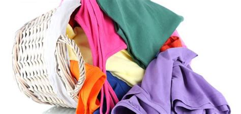 في العصر الحديث تعلق الكثير من الناس بتفسير الأحلام، اعتقاداً منهم أن لكل حلم تفسير وأن كل ما يتم رؤيته في المنام يجب البحث عن تفسير له وهذا التفسير سوف يحدث في الحياة، وذلك يرجع إلى ضعف. رؤية ملابس الميت في المنام - احضان الحب