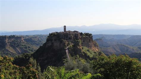 Civita Di Bagnoregio Race On To Save Dying Town Of 12