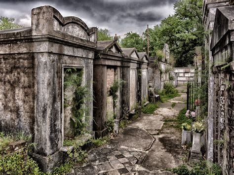 New Orleans Cemetery New Orleans Grave Yard 5120 X 3840 Wallpaper