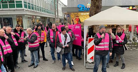 Warnstreik Der Gewerkschaft Komba Arbeitnehmer In Krefeld Streiken F R