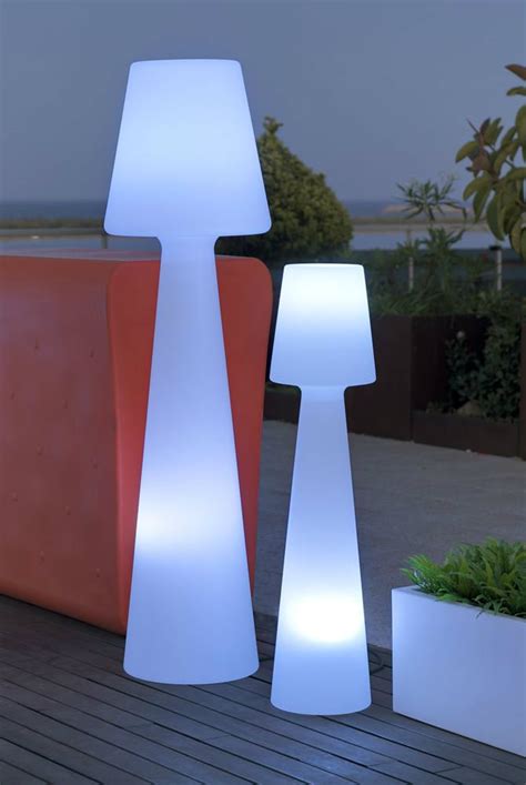 Outdoor Floor Lamps To Use In A Deck Or Patio