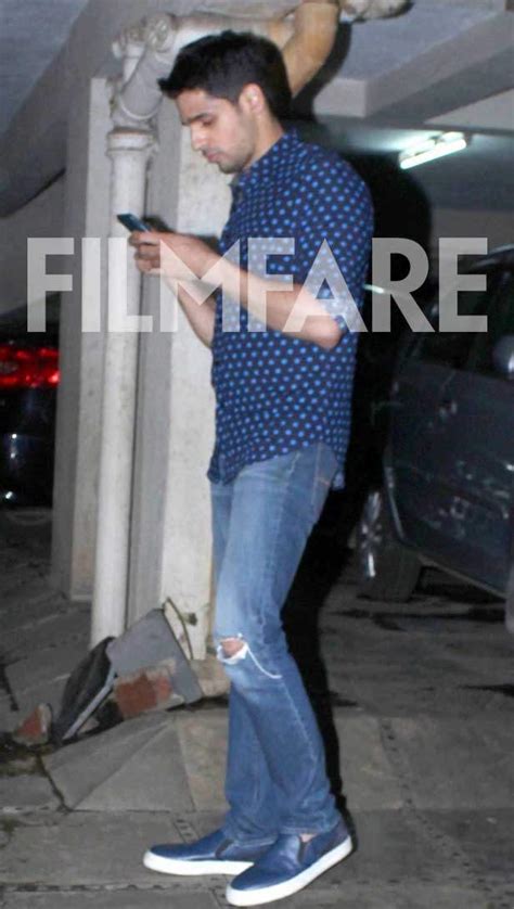Photo Alert We’re In Love With Sidharth Malhotra’s And Tiger Shroff’s Casual Style File
