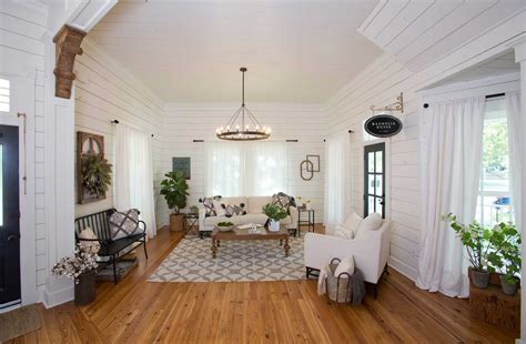 Take a tour of chip and joanna gaines' magnolia house b&b. A weekend in Magnolia House, Chip and Joanna Gaines ...