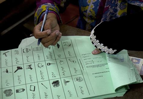 'hindustan jeevay, pakistan jeevay', navjot sidhu arrives in pakistan. Pakistan 2018 Elections: What to expect! - Bolojawan.com