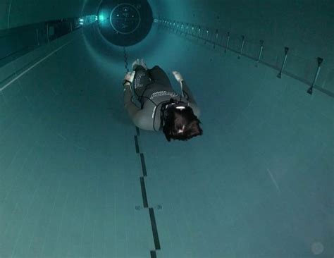 Freediver Reaches Bottom Of World S Deepest Pool On Single Breath With Wife Swimming By His Side