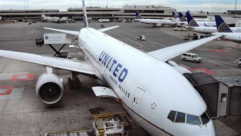 United Airlines Flight Attendant With Bad Feet Sues Over Right To Wear