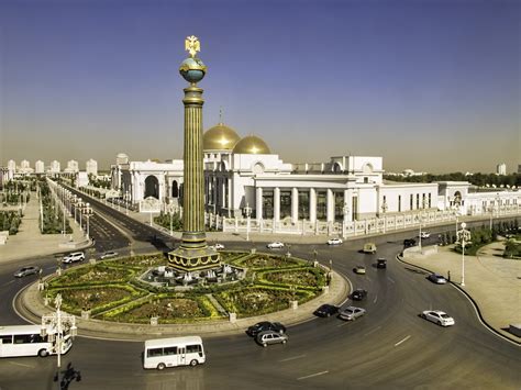 El precioso Palacio de Türkmenbaşy en Ashgabat en Turkmenistán