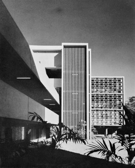 Una residente del edificio dijo tener familiares que fueron de visita desde puerto rico y están desaparecidos. Hotel El Portal, Condado, Puerto Rico - Google Search