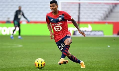 Reinildo isnard mandava (born 21 january 1994) is a mozambican international footballer who plays for french club lille as a left back. Mercato LOSC : Reinildo plaît à un cador Italien