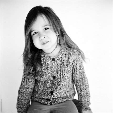 Black And White Portrait Of A Cute Young Girl Del Colaborador De