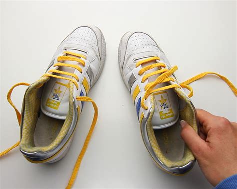 Today we show you how to bar lace your shoes. 2 Easy Ways to Straight Lace Shoes - wikiHow