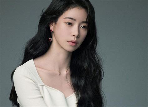 Biodata Dan Profil Lim Ji Yeon Kekasih Baru Lee Do Hyun Yang Berbakat