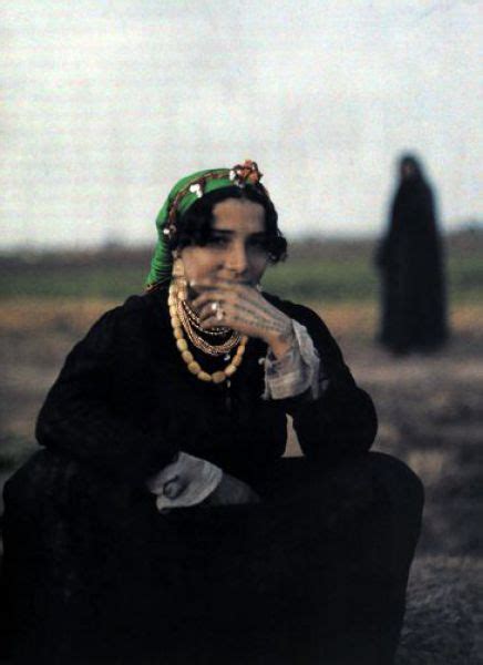 40 Mesmerizing Color Photos Of Egypt From The 1920s Egyptian People Egyptian Women Egyptian