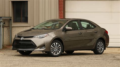 2017 Toyota Corolla Review: Mediocrity sells