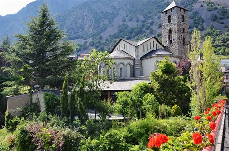 Take a stroll through the historical centre and discover the casa de la vall. Andorra la Vella - Wikiszótár