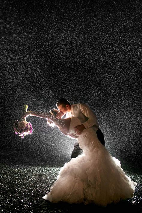 45 Incredible Night Wedding Photos That Are Must See Night Wedding