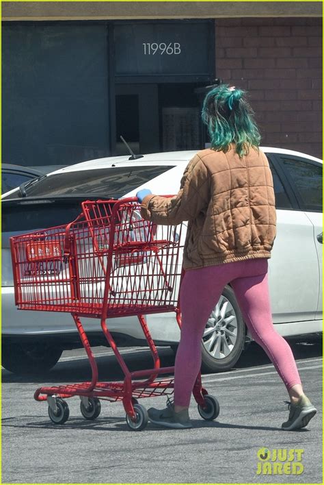 Hilary Duff Shows Off Her Blue Hair At The Grocery Store Photo 4457048