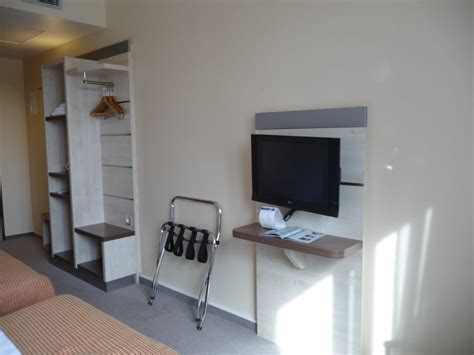 Welcome to holiday inn express. "Normales Zimmer ohne Ambiente " Holiday Inn Express ...