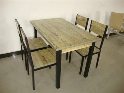 Kursi meeting kantor chitose fronty ini mempunyai design minimalis dengan bahan oscar membuat kursi tidak mudah kotor dan lebih mudah untuk membersihkannya. 20 Model Meja Makan Minimalis 4 Kursi dan 6 Kursi Terbaru