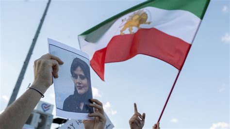 Iran Un Rapport Médical Affirme Que La Mort De Mahsa Amini Est Due à Une Maladie Tf1 Info