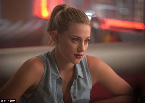 Riverdales Lili Reinhart Shares Sexual Harassment Story Daily Mail