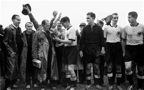Wir stellen fünf dieser menschen vor, die mit ihrem einsatz das land beschützten. Warum Deutschland im Regen 1954 Fußball-Weltmeister wurde ...