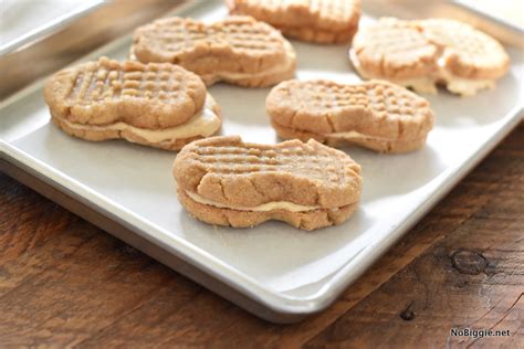 These chewy peanut butter cookie sandwiches taste like nutter butter cookies! Homemade Nutter Butters | NoBiggie