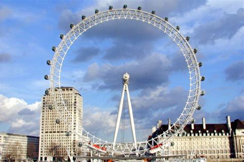 London Eye A Giant Ferris Wheel In London England Travel Featured