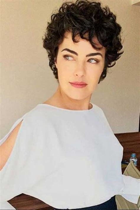 What really sets this layered curly bob out from the other hairstyle is the platinum blonde hair color on short locks. 20 New Short Curly Hair Styles | Short Hairstyles 2018 ...
